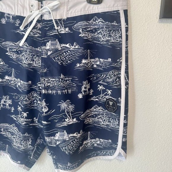 VISSLA Mens 31 M Board Shorts Swim Trunks Navy Blue‎ Hawaiian 18.5" Dolphin Trim - Picture 3 of 8